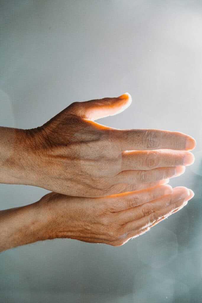 Doigt Gonflé : Comprendre et Traiter une Phalange Enflée
